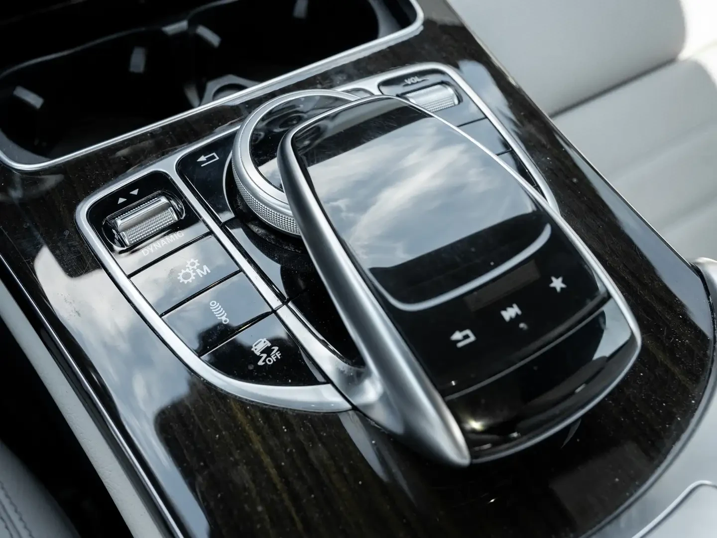 Mercedes-Benz C 43 AMG * AMG * 4MATIC* distronic* подгрев* 360* burmester, снимка 15 - Автомобили и джипове - 55952374