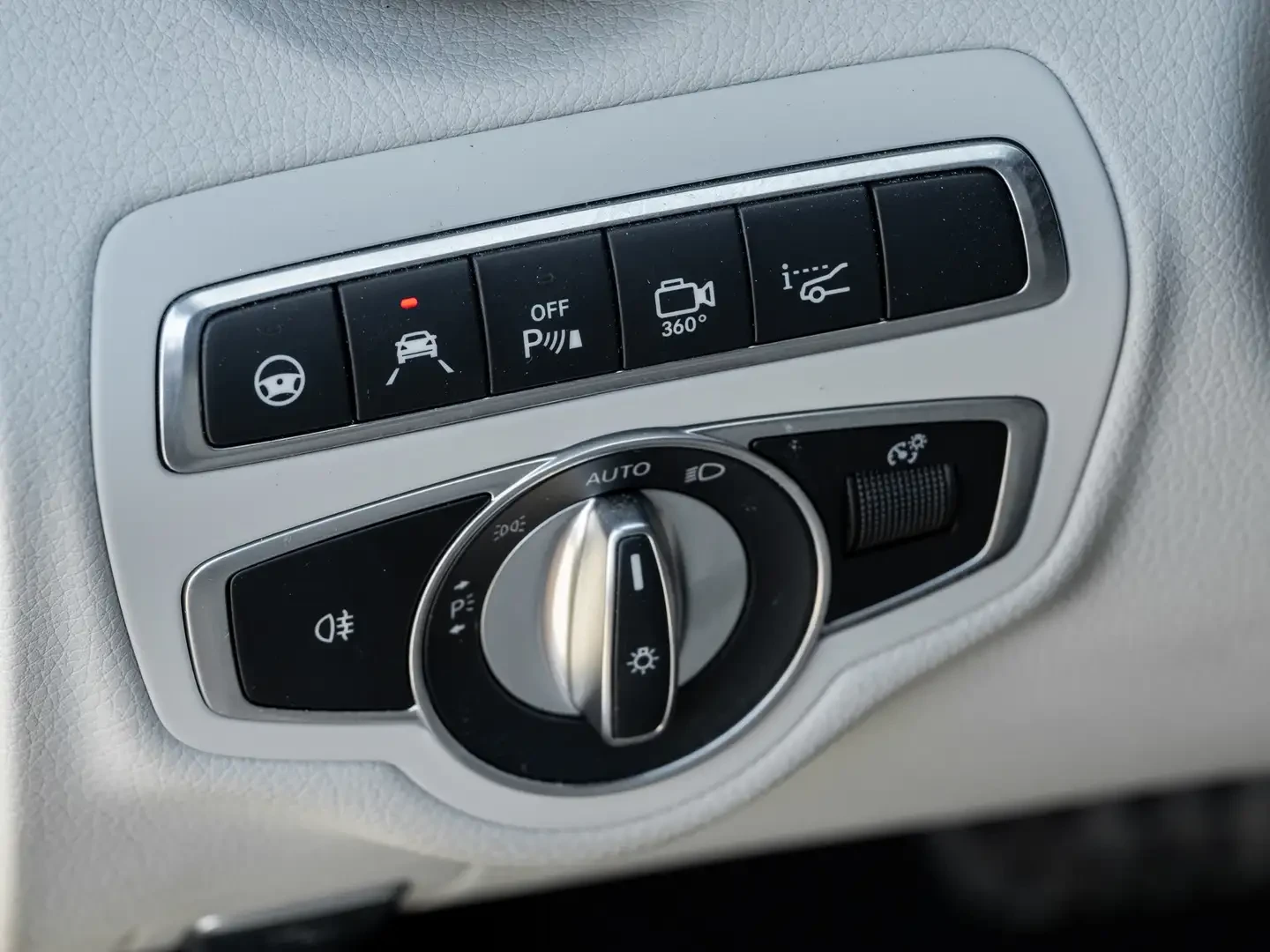 Mercedes-Benz C 43 AMG * AMG * 4MATIC* distronic* подгрев* 360* burmester, снимка 14 - Автомобили и джипове - 55952374
