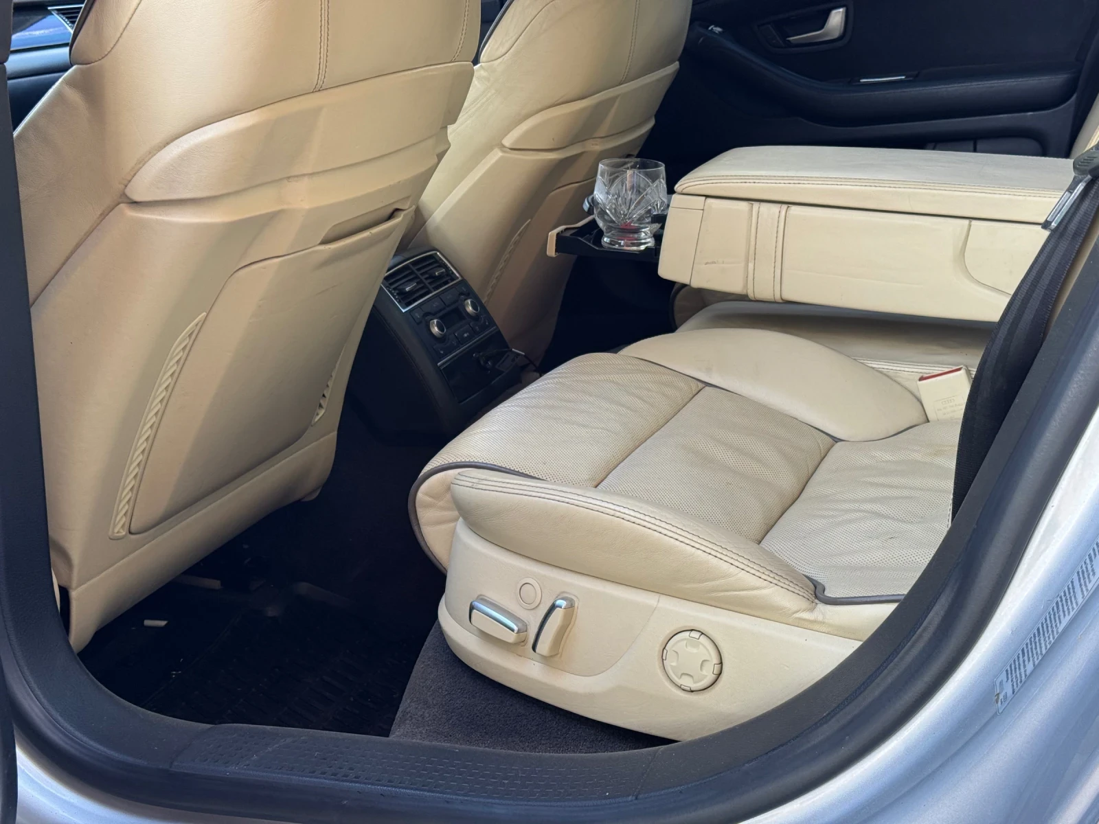 Audi A8, снимка 11 - Автомобили и джипове - 55958047