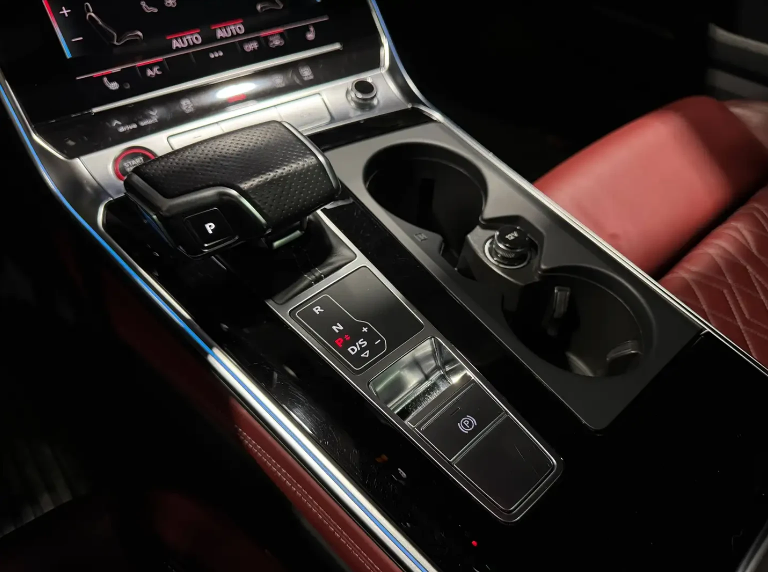 Audi S7 Black Optics / HUD / MASSAGE, снимка 11 - Автомобили и джипове - 56628224