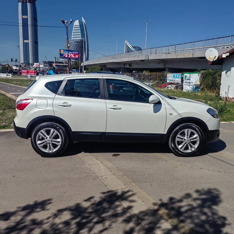 Nissan Qashqai 1.6i газ/бензин, снимка 4 - Автомобили и джипове - 47384821