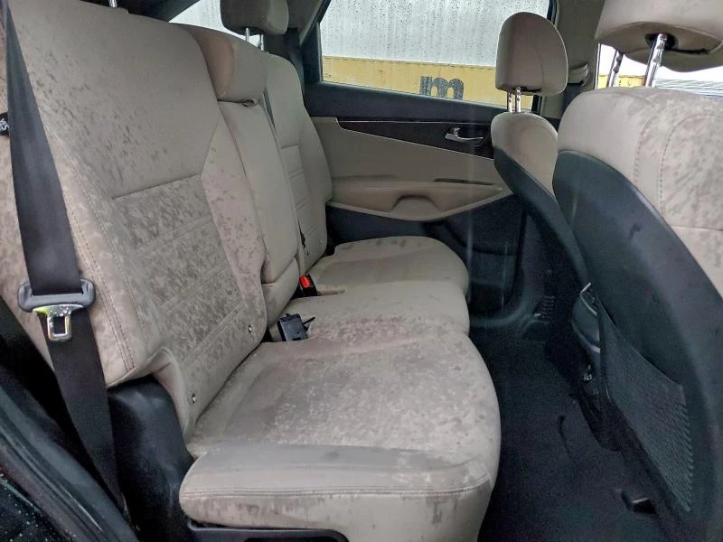 Kia Sorento 3.3L 6 Front-wheel Drive - изображение 3