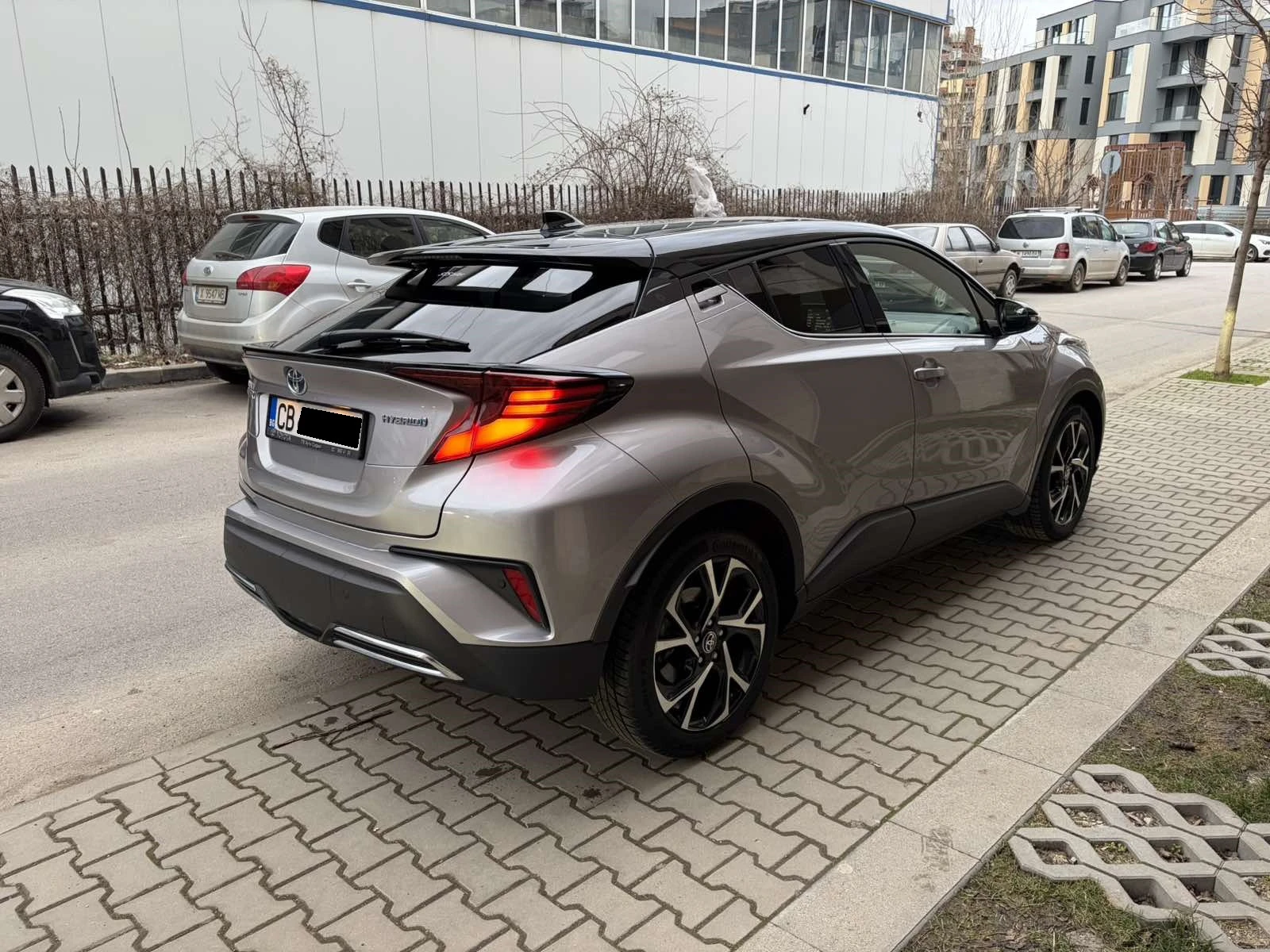 Toyota C-HR 2.0 Hybrid e-CVT Club Bi-tone Facelift- в Гaранция - изображение 3