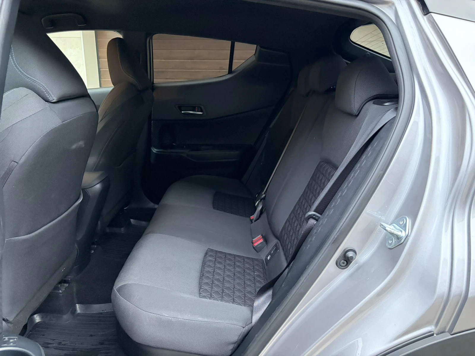 Toyota C-HR 2.0 Hybrid e-CVT Club Bi-tone Facelift- � �a������ | Mobile.bg � ����������� 14