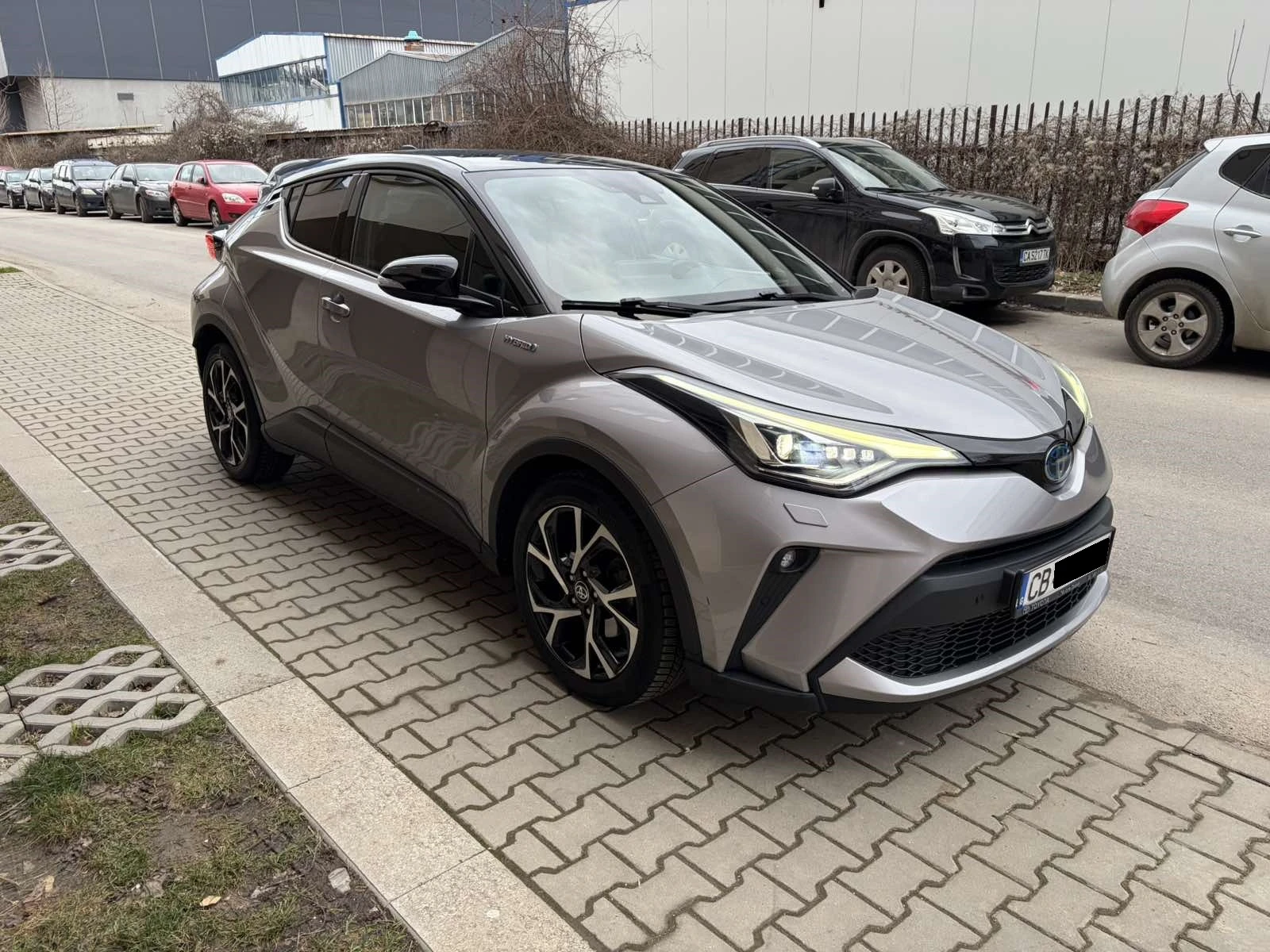 Toyota C-HR 2.0 Hybrid e-CVT Club Bi-tone Facelift- в Гaранция - изображение 2