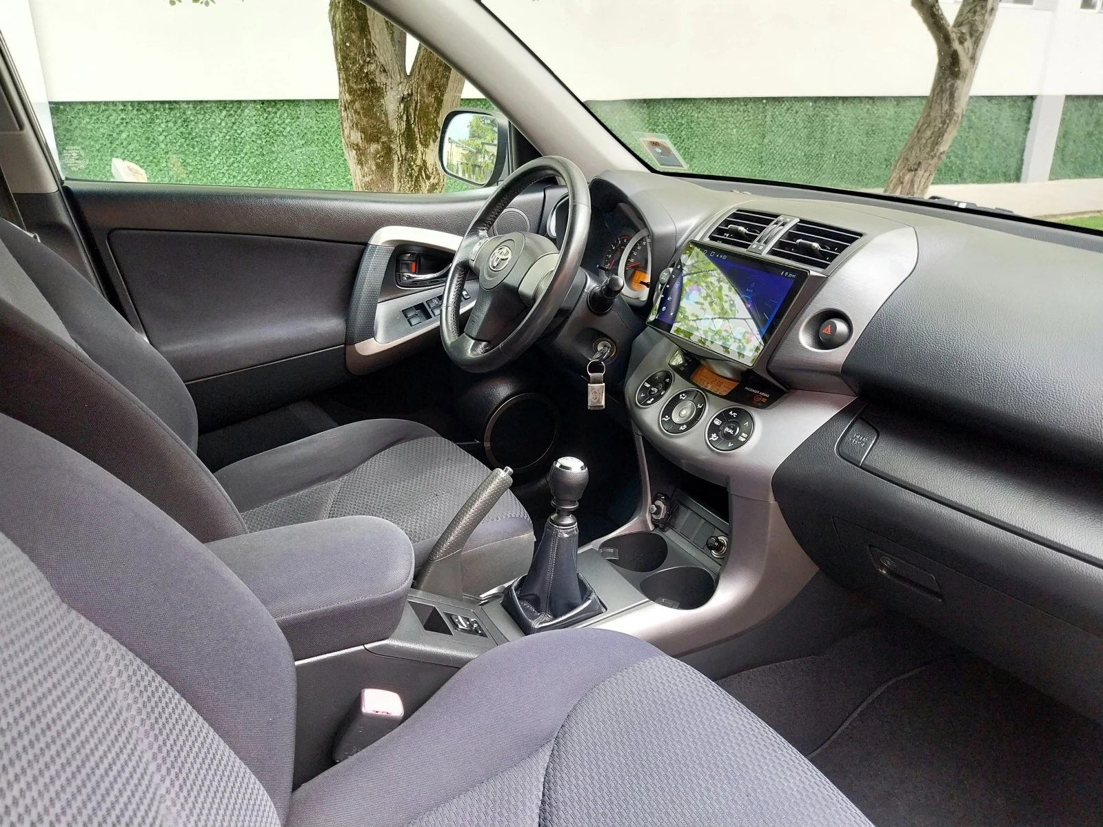 Toyota Rav4 2.2 D4D 136ks/Navi/LUXURY, снимка 13 - Автомобили и джипове - 54259041