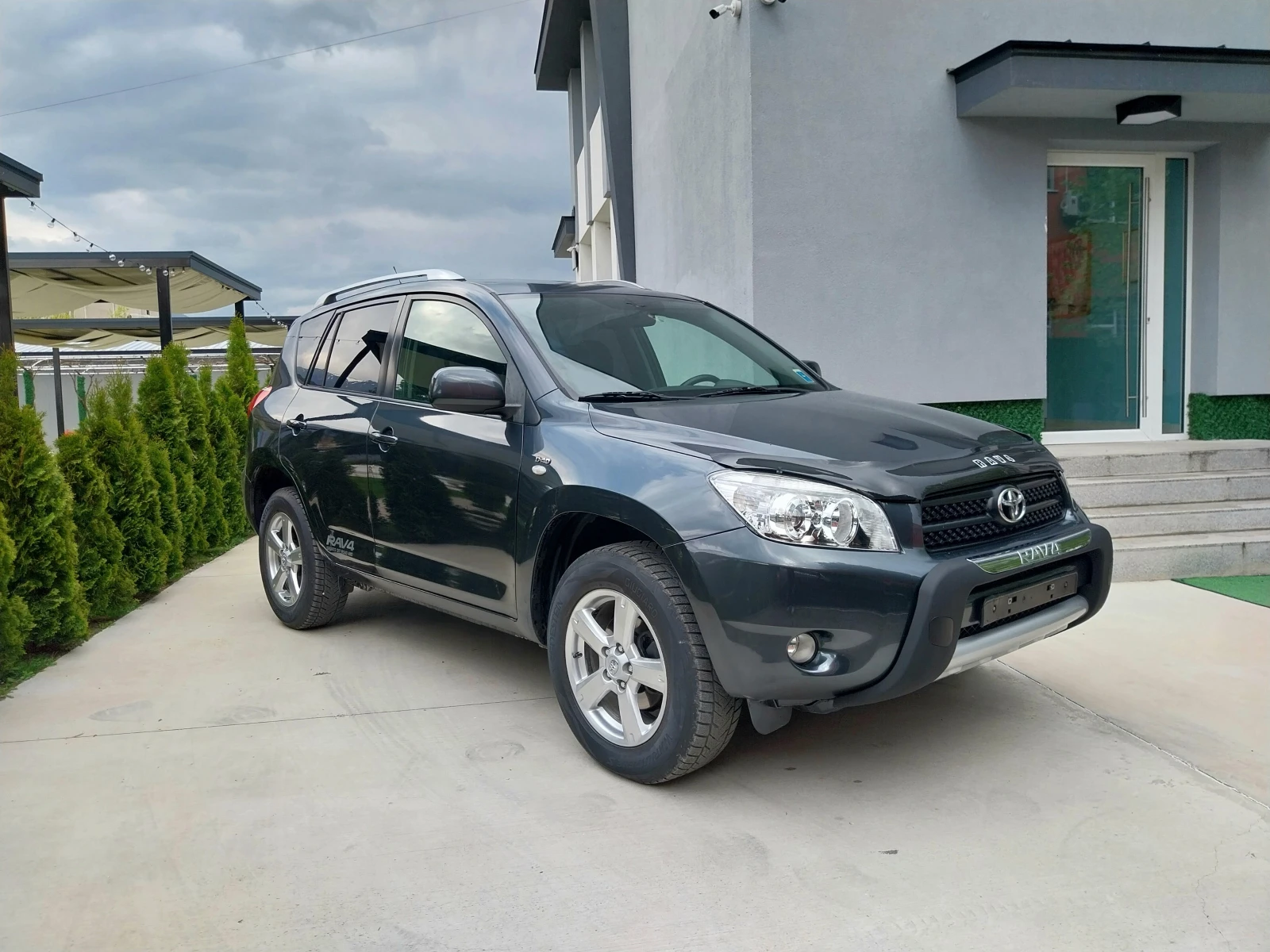 Toyota Rav4 2.2 D4D 136ks/Navi/LUXURY, снимка 4 - Автомобили и джипове - 54259041