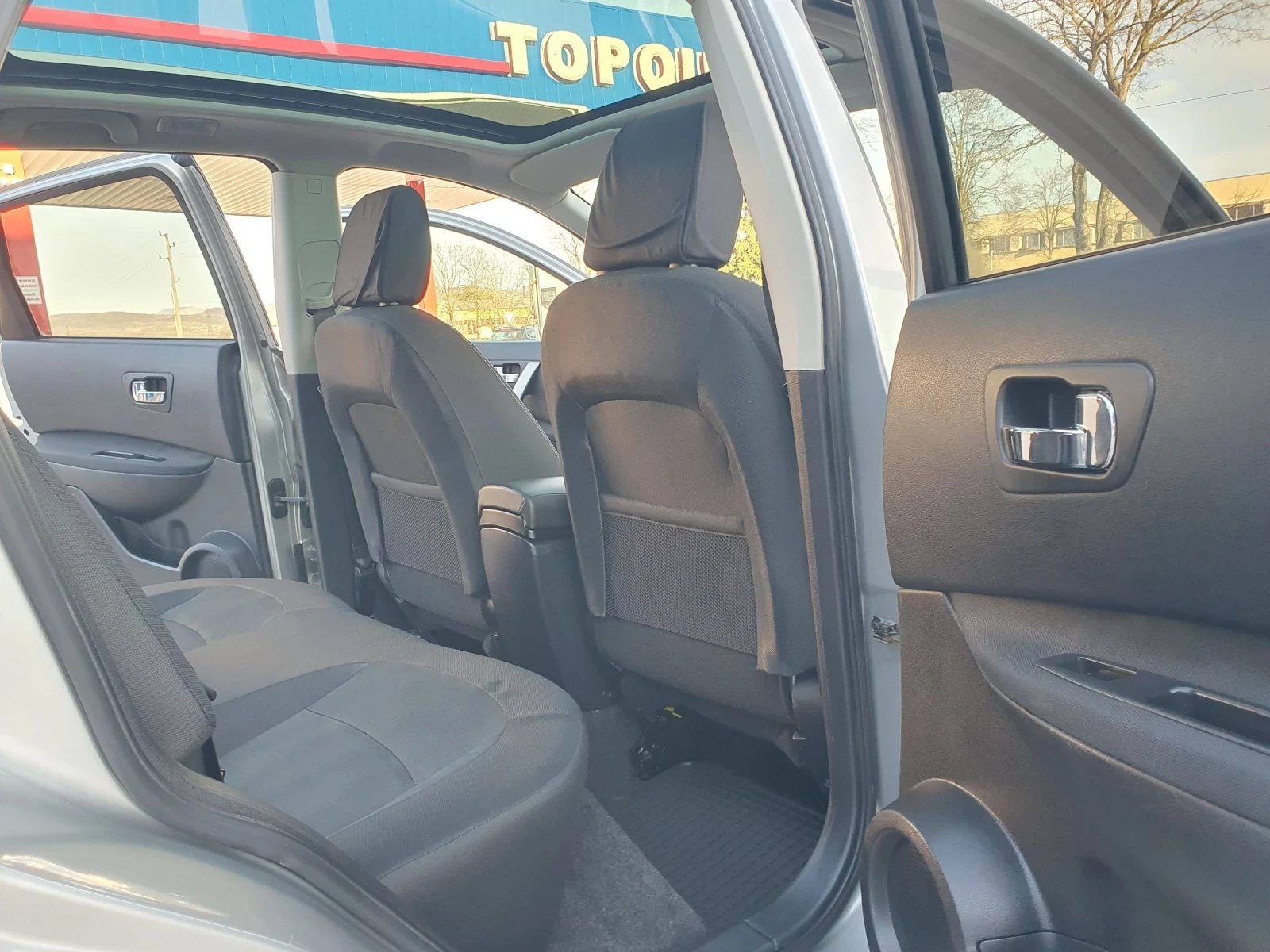 Nissan Qashqai 2.0 4х4 Панорама , снимка 16 - Автомобили и джипове - 54404443