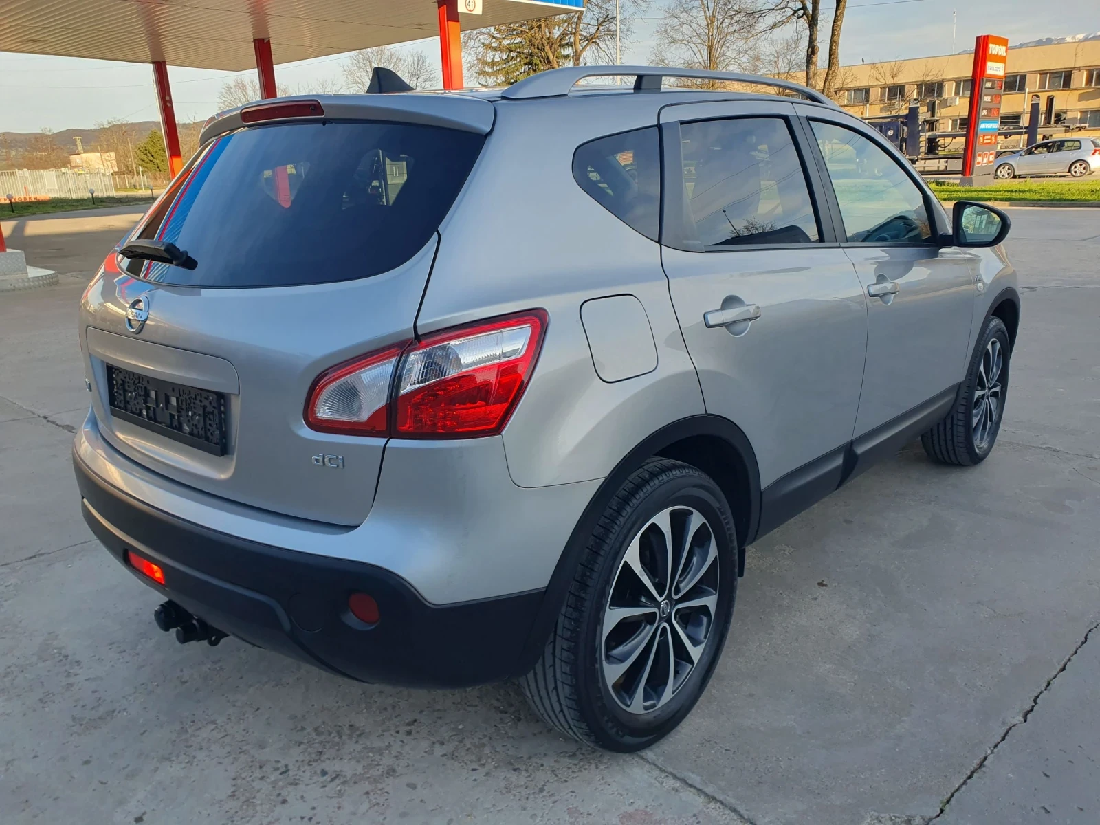 Nissan Qashqai 2.0 4х4 Панорама , снимка 9 - Автомобили и джипове - 54404443