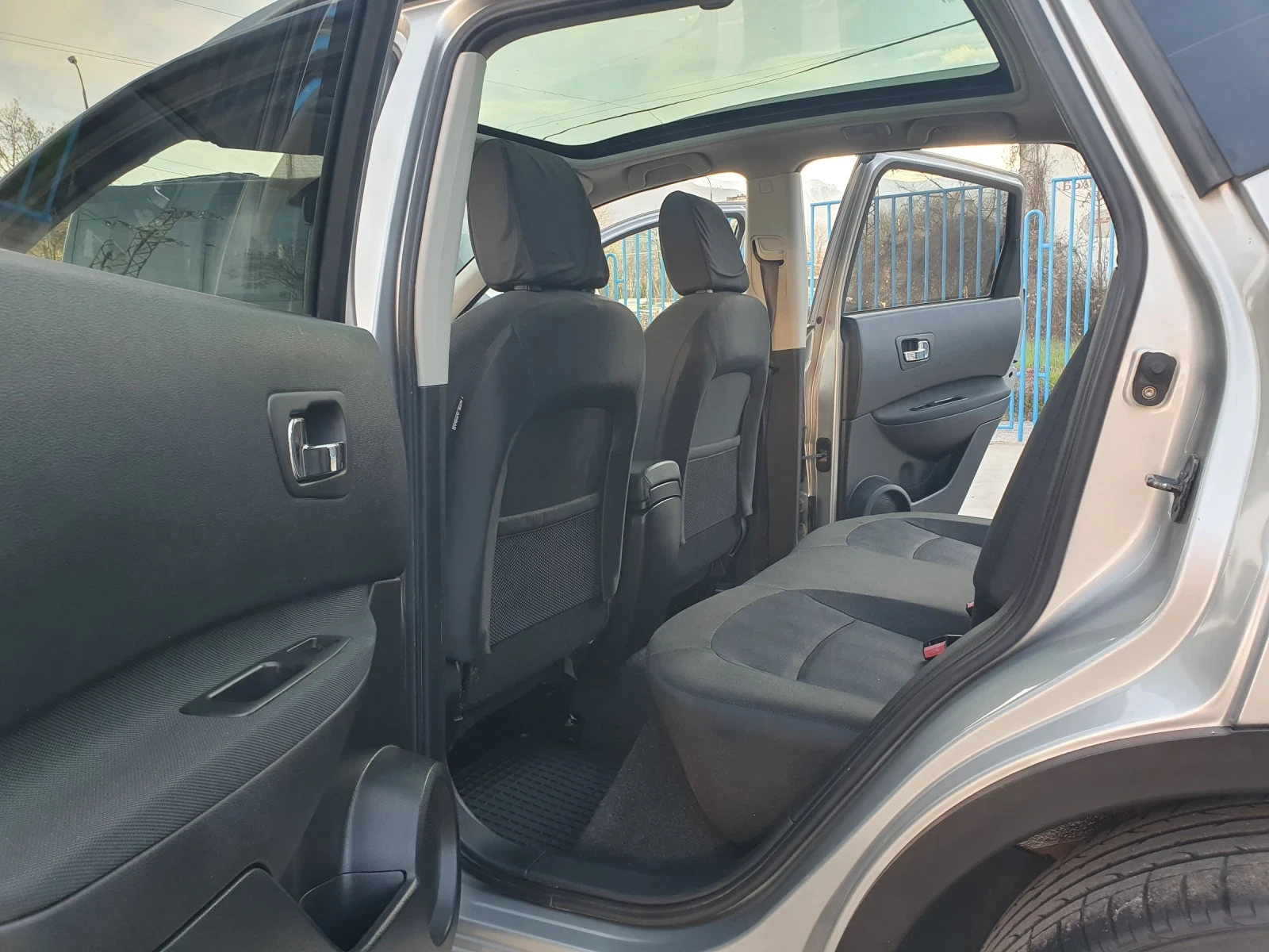 Nissan Qashqai 2.0 4х4 Панорама , снимка 11 - Автомобили и джипове - 54404443
