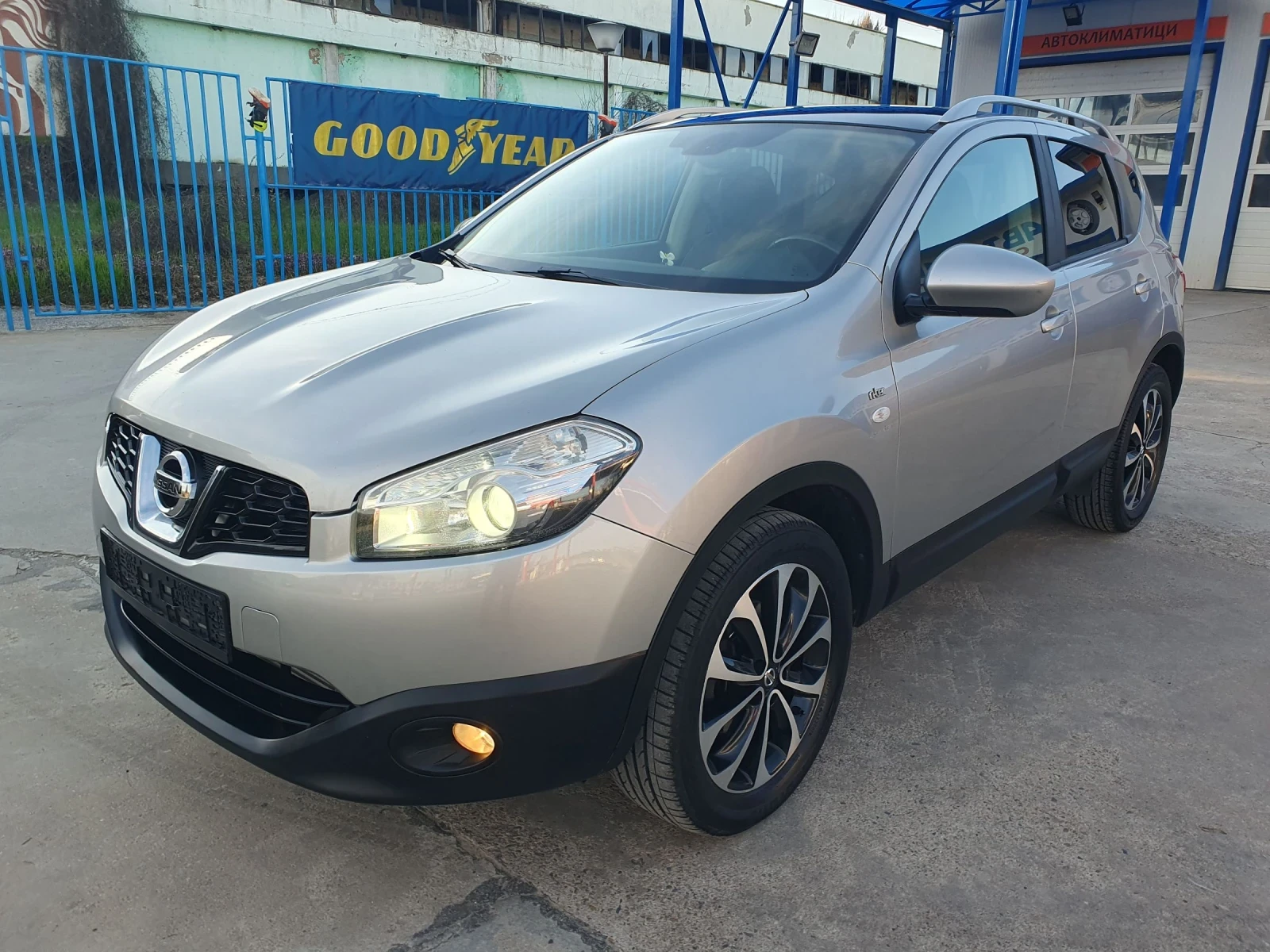 Nissan Qashqai 2.0 4х4 Панорама , снимка 3 - Автомобили и джипове - 54404443