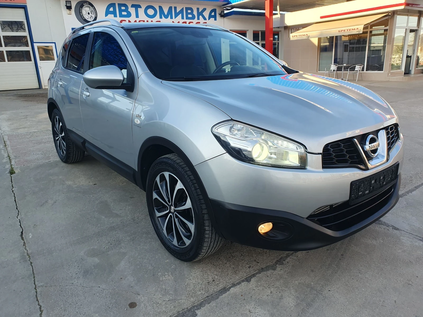 Nissan Qashqai 2.0 4х4 Панорама , снимка 2 - Автомобили и джипове - 54404443