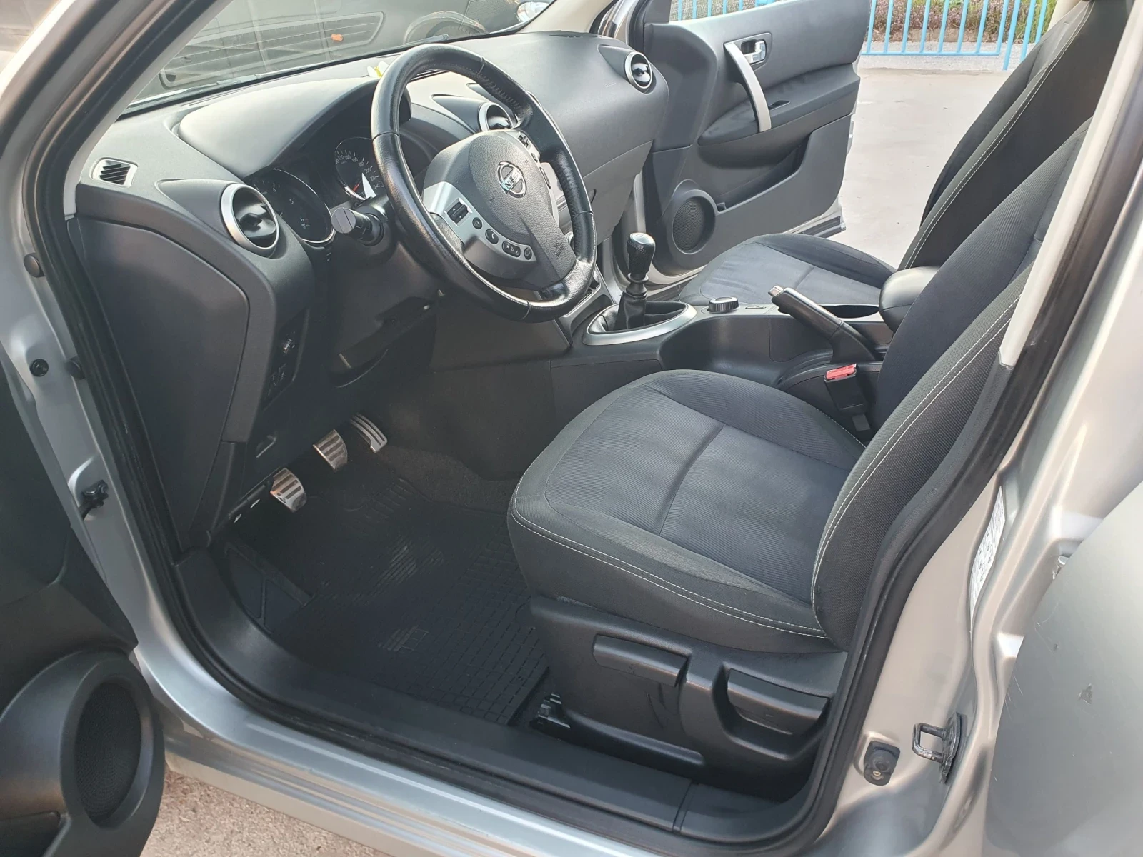 Nissan Qashqai 2.0 4х4 Панорама , снимка 10 - Автомобили и джипове - 54404443