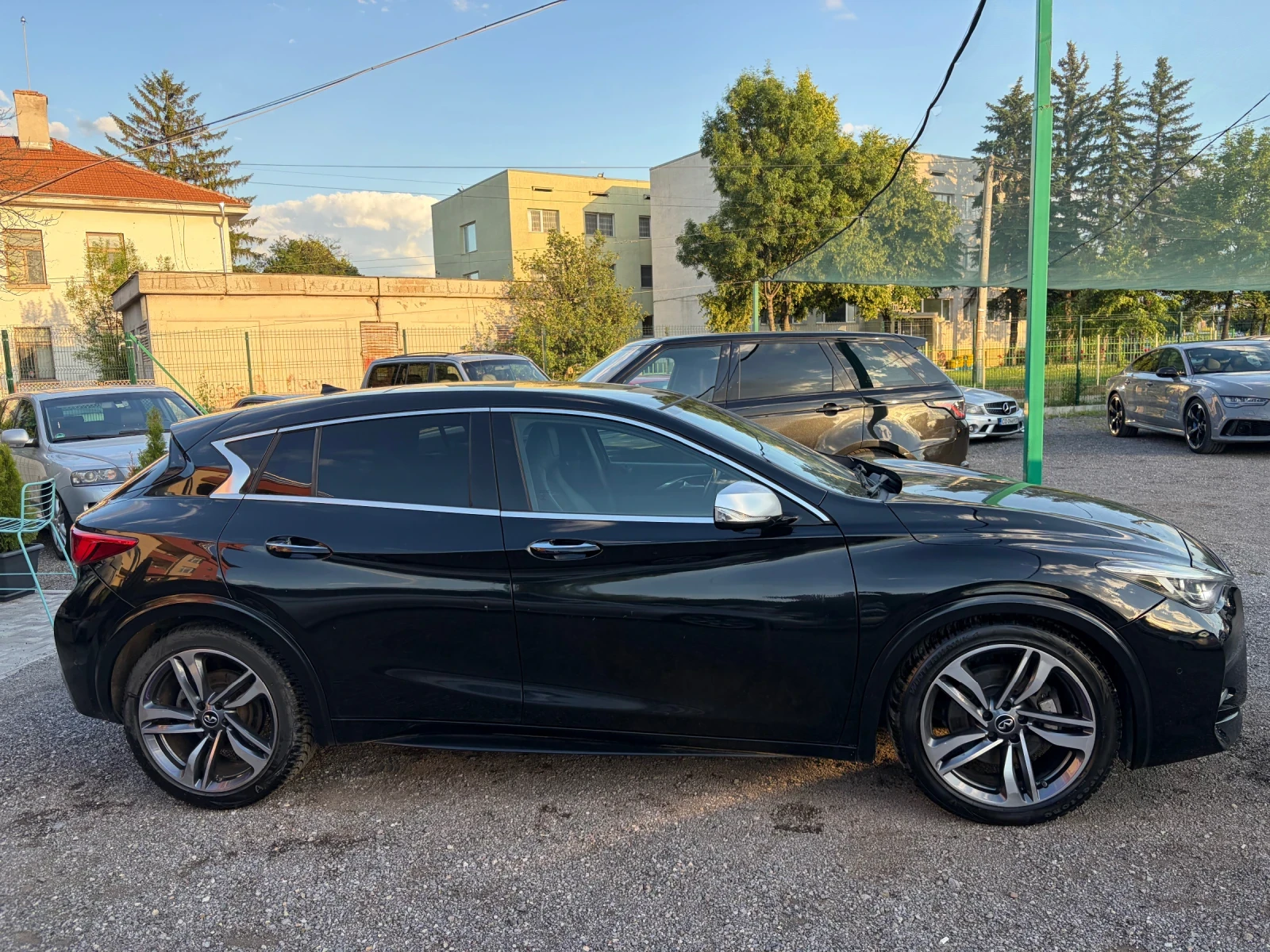 Infiniti Q30 S, снимка 3 - Автомобили и джипове - 54918480