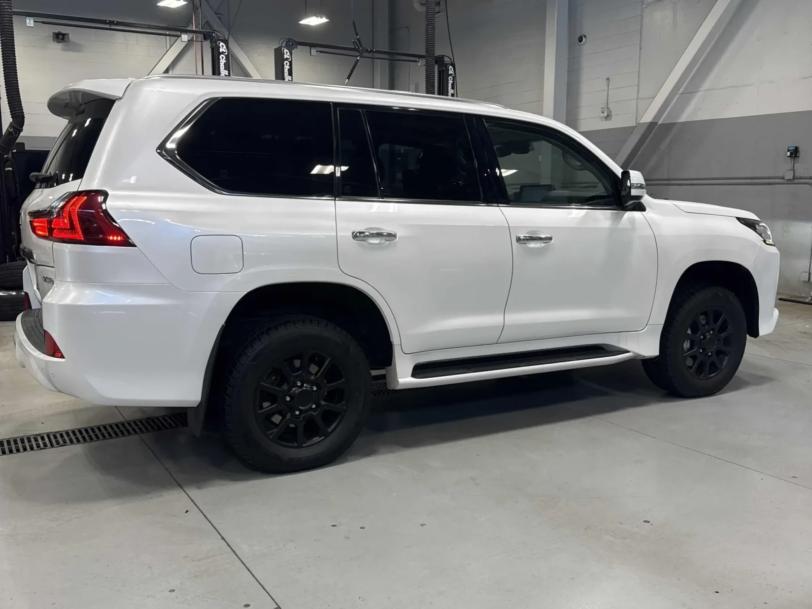 Lexus LX 570 5.7L V8* Богато оборудвана* Обслужена!!, снимка 6 - Автомобили и джипове - 55032588