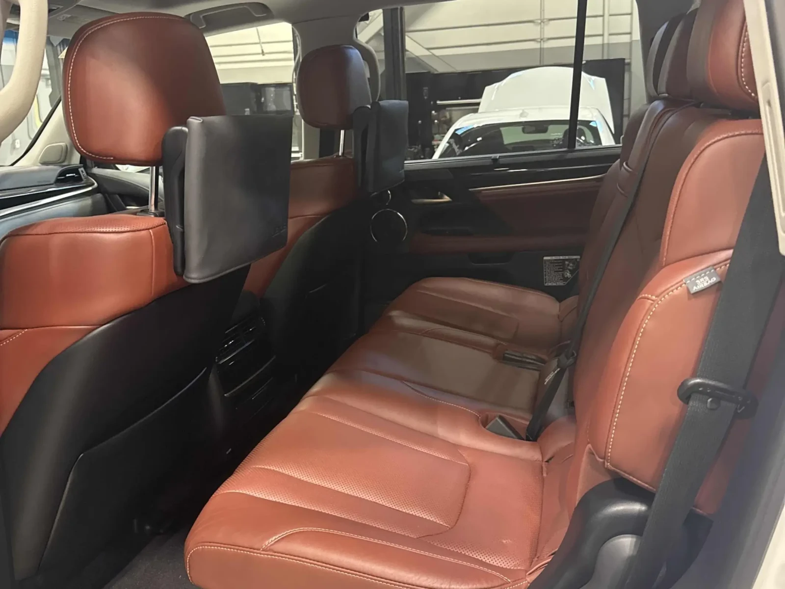 Lexus LX 570 5.7L V8* Богато оборудвана* Обслужена!!, снимка 16 - Автомобили и джипове - 55032588