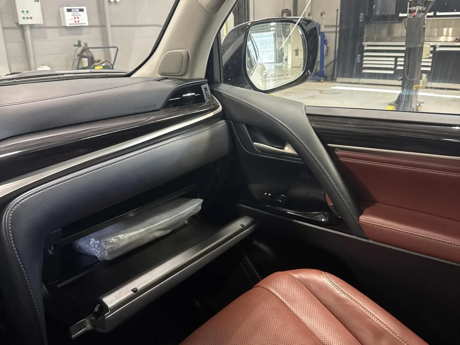 Lexus LX 570 5.7L V8* Богато оборудвана* Обслужена!!, снимка 14 - Автомобили и джипове - 55032588