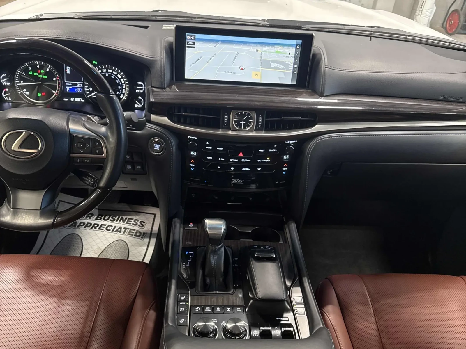Lexus LX 570 5.7L V8* Богато оборудвана* Обслужена!!, снимка 10 - Автомобили и джипове - 55032588
