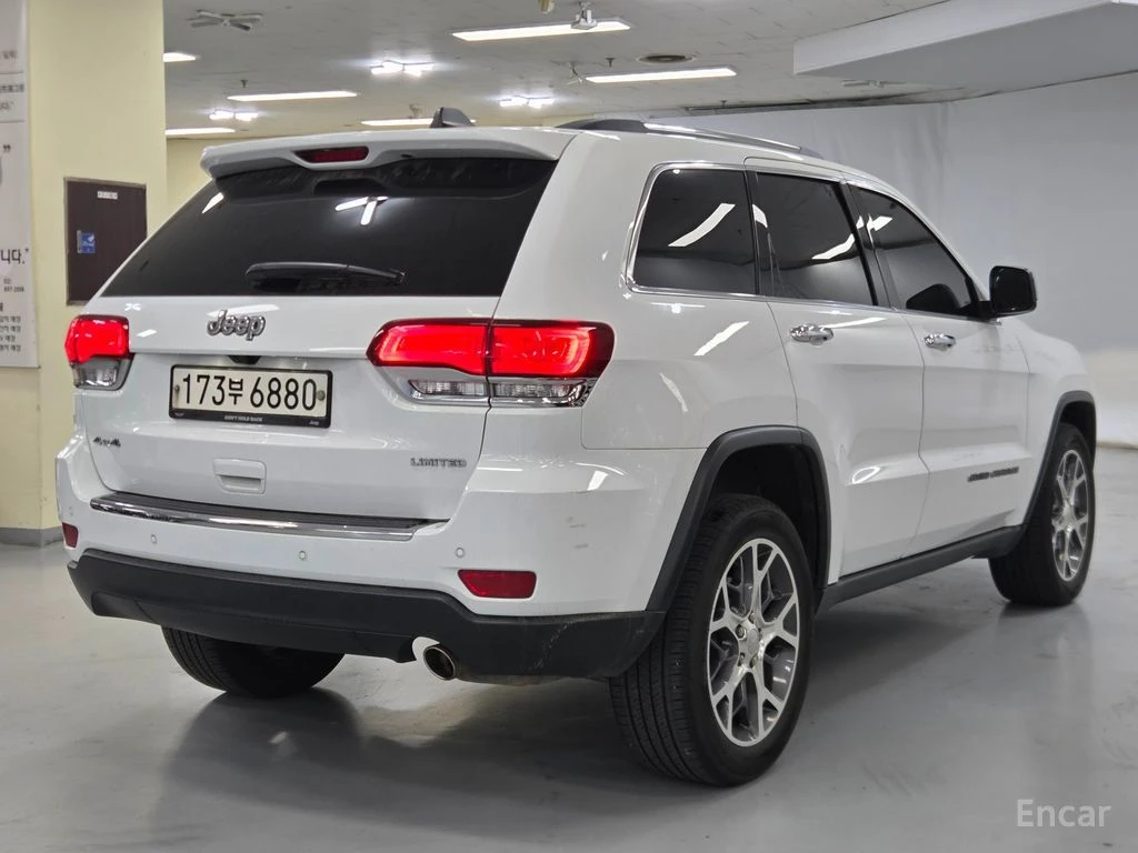 Jeep Grand cherokee 3.6* V6* 8ZF* ПОДГРЕВ* ОБДУХВАНЕ* МЪРТВА* ТОЧКА* К, снимка 2 - Автомобили и джипове - 55099910