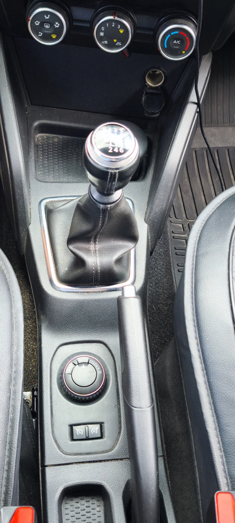 Dacia Duster 1, 5 DCI , 115 hp., снимка 9 - Автомобили и джипове - 55285740