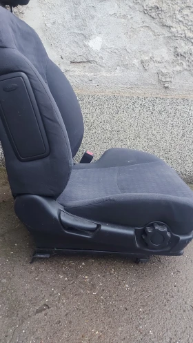  Mazda 121