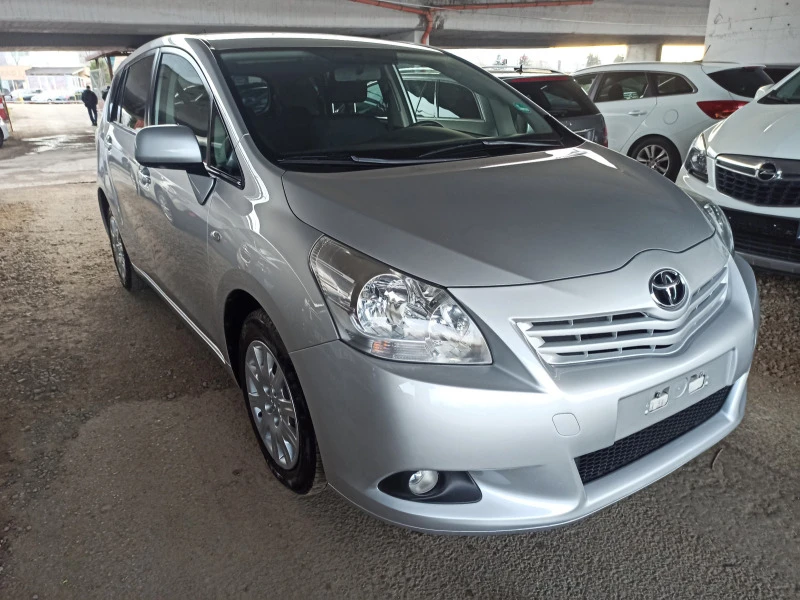 Toyota Verso 1.8i, 7места , снимка 6 - Автомобили и джипове - 45514080