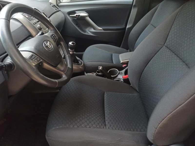 Toyota Verso 1.8i, 7места , снимка 8 - Автомобили и джипове - 45514080