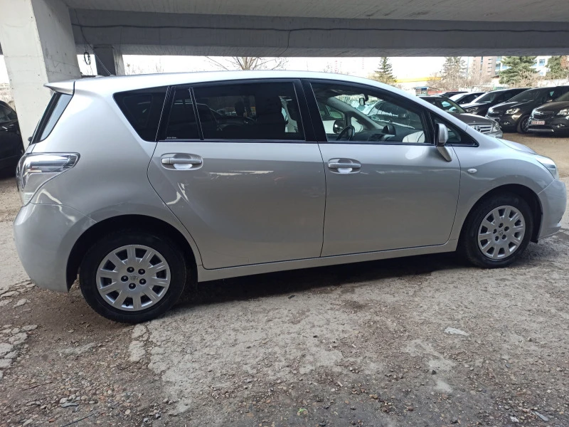 Toyota Verso 1.8i, 7места , снимка 4 - Автомобили и джипове - 45514080