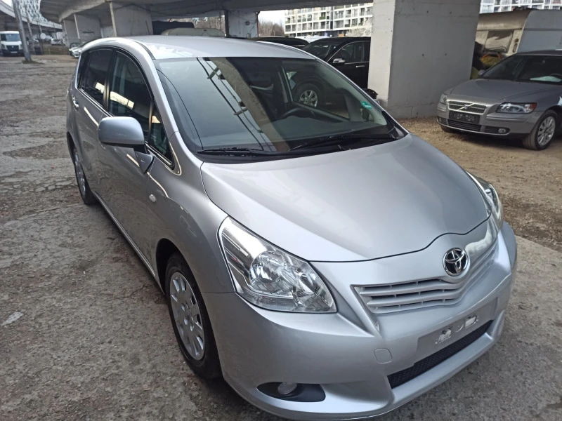 Toyota Verso 1.8i, 7места , снимка 2 - Автомобили и джипове - 45514080