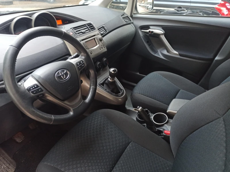 Toyota Verso 1.8i, 7места , снимка 9 - Автомобили и джипове - 45514080