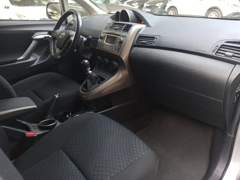 Toyota Verso 1.8i, 7места , снимка 12 - Автомобили и джипове - 45514080