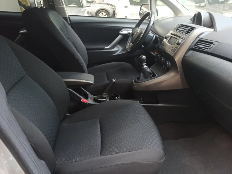 Toyota Verso 1.8i, 7места , снимка 13 - Автомобили и джипове - 45514080