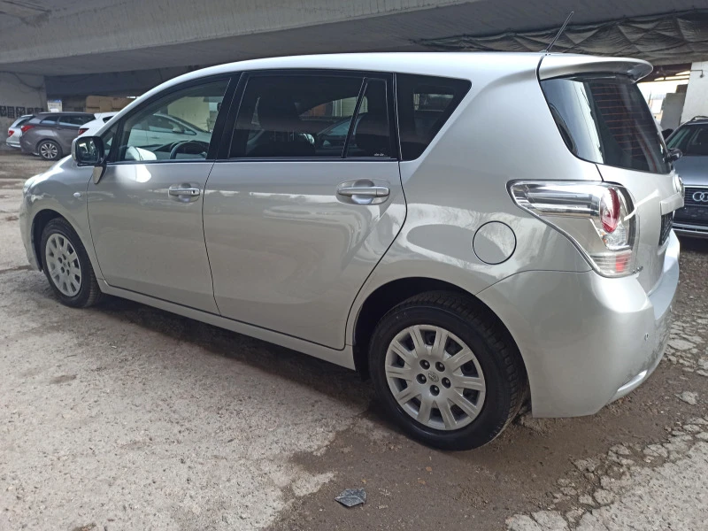 Toyota Verso 1.8i, 7места , снимка 7 - Автомобили и джипове - 45514080