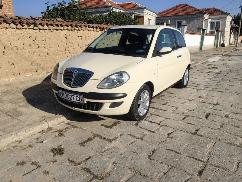 Lancia Ypsilon 1, 2 климатроник, снимка 2 - Автомобили и джипове - 47335044