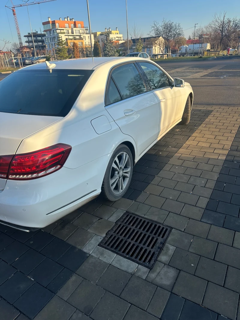 Mercedes-Benz E 220 Седан, 9G tonic, снимка 3 - Автомобили и джипове - 48123490