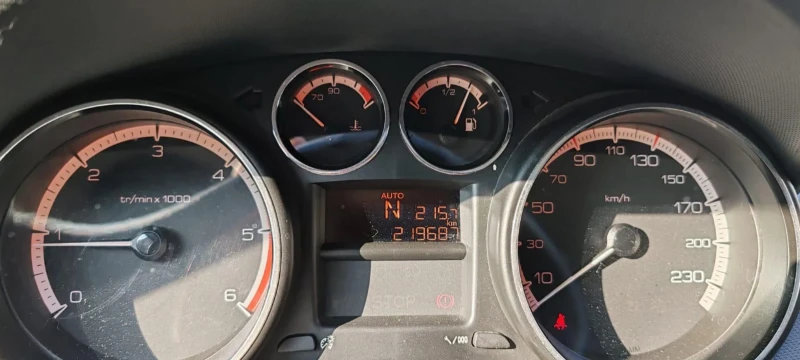 Peugeot 308 1.6 HDI automat, снимка 14 - Автомобили и джипове - 48299352