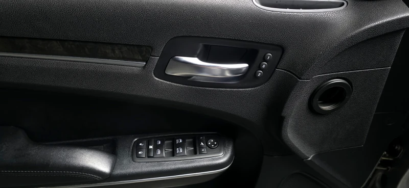 Chrysler 300c 3.6 autogeorge.com, снимка 16 - Автомобили и джипове - 53315152