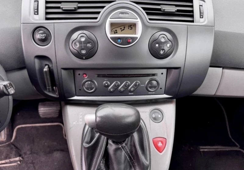 Renault Scenic 1.6i / Автомат, снимка 10 - Автомобили и джипове - 53487671