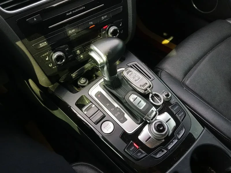Audi A5 2.0 TDI / QUATTRO / S-Line , снимка 9 - Автомобили и джипове - 54620488