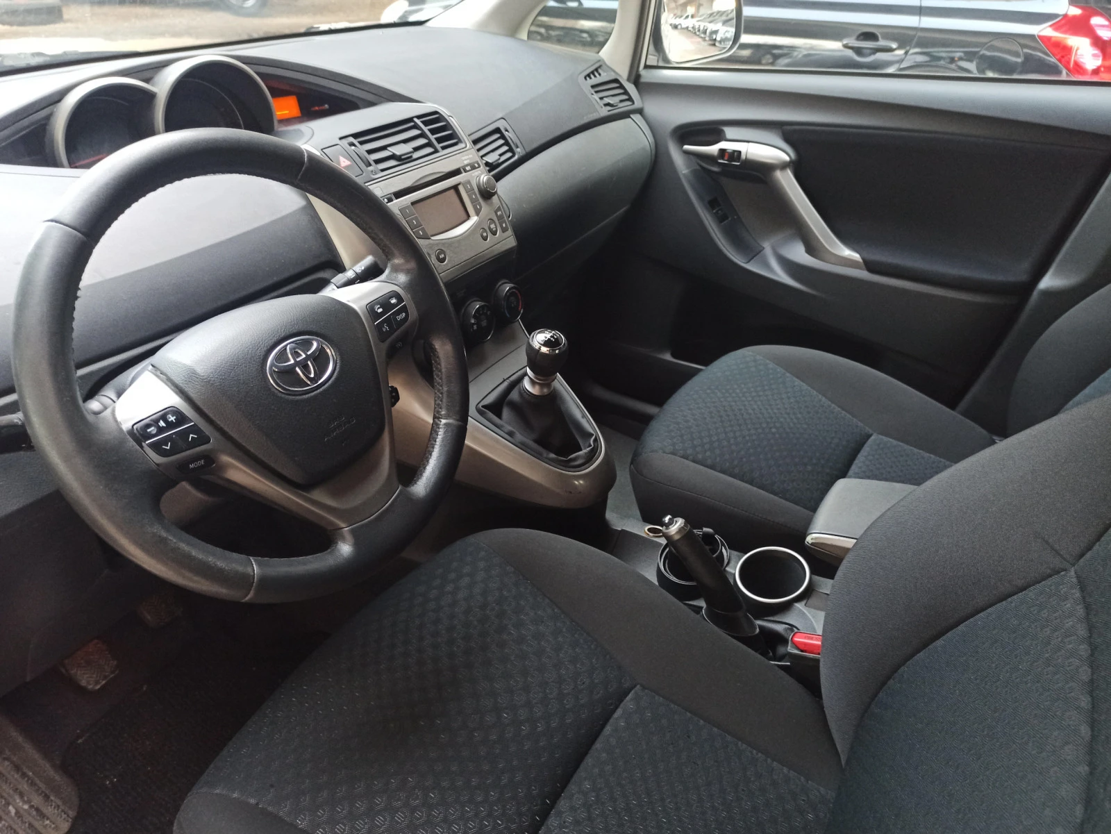 Toyota Verso 1.8i, 7места  - изображение 9