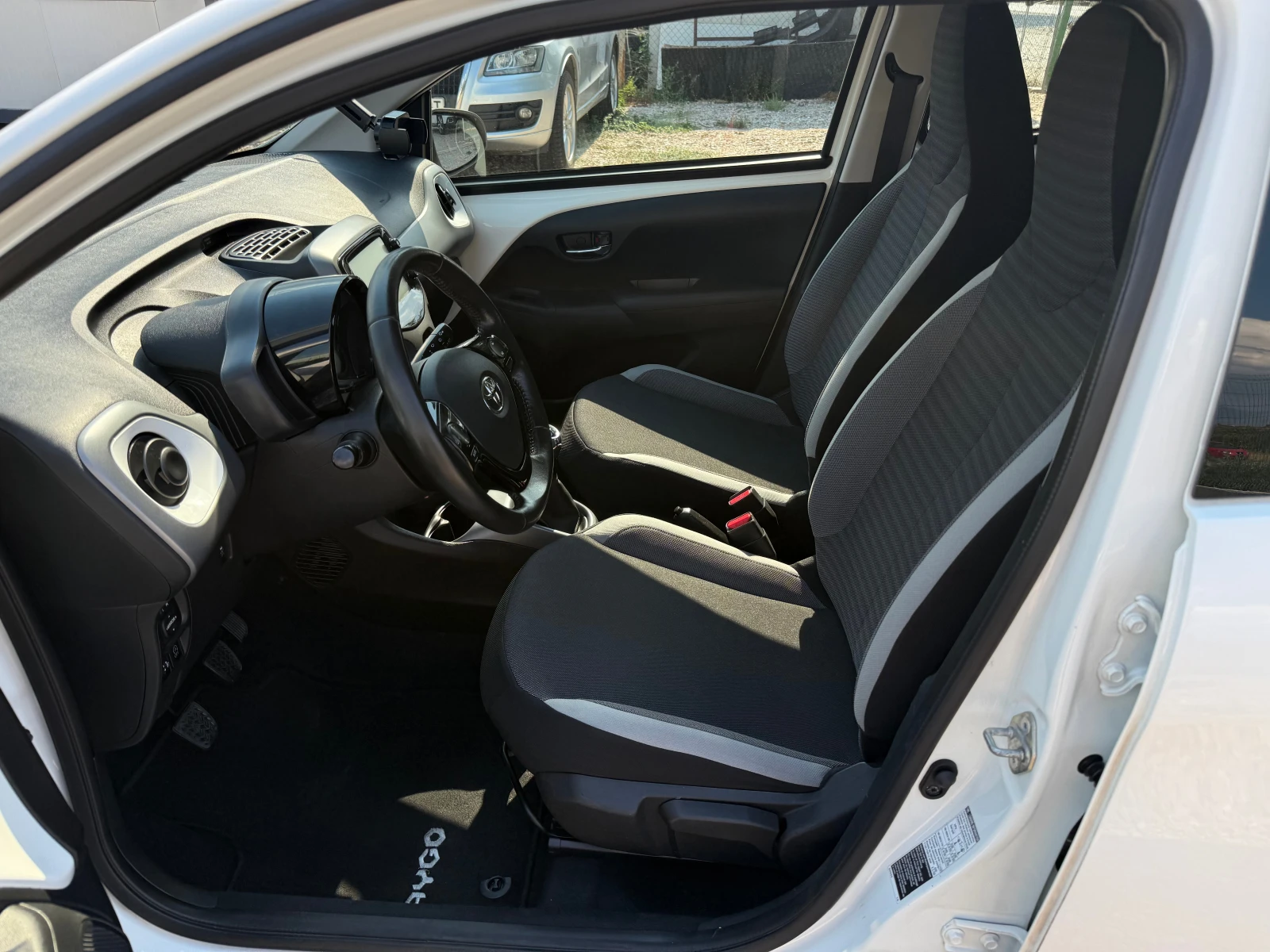 Toyota Aygo 1.0i/Nav/Cam/Euro6 - изображение 7