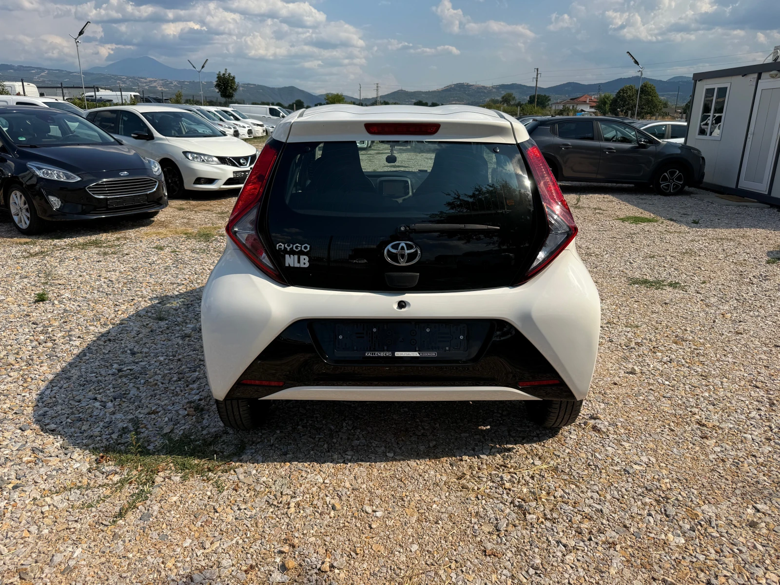 Toyota Aygo 1.0i/Nav/Cam/Euro6 - изображение 3