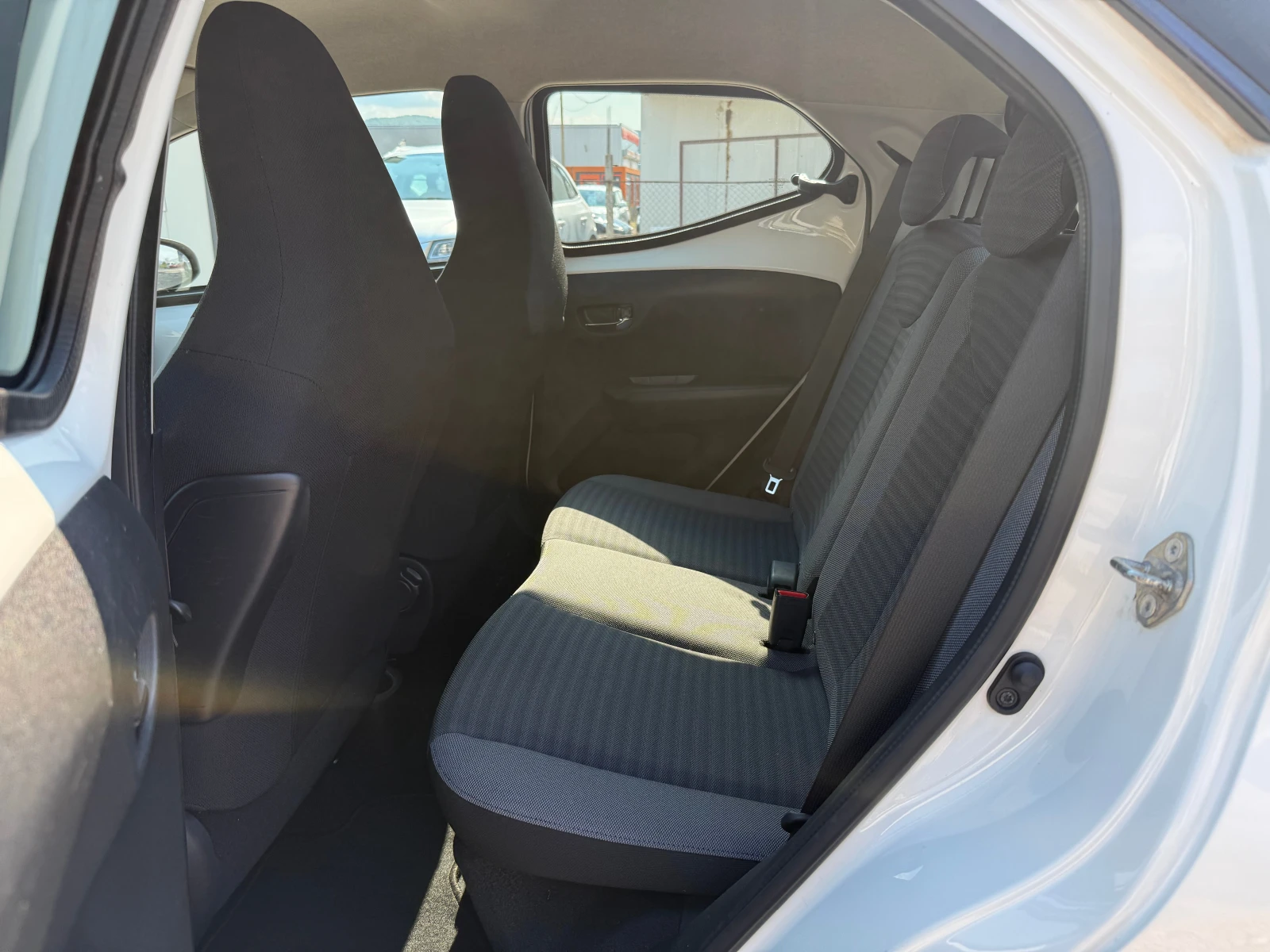Toyota Aygo 1.0i/Nav/Cam/Euro6 - изображение 8