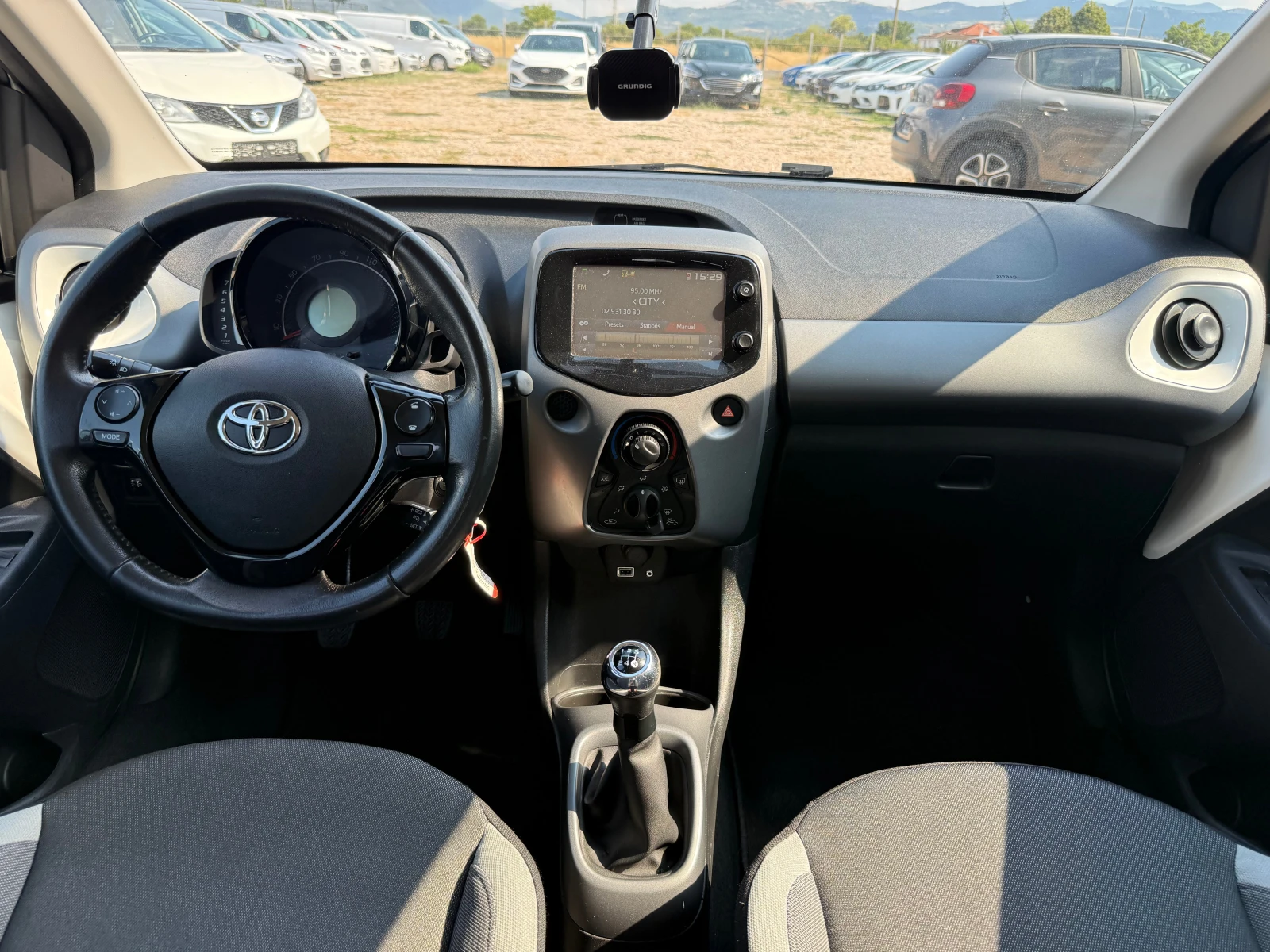 Toyota Aygo 1.0i/Nav/Cam/Euro6 - изображение 9