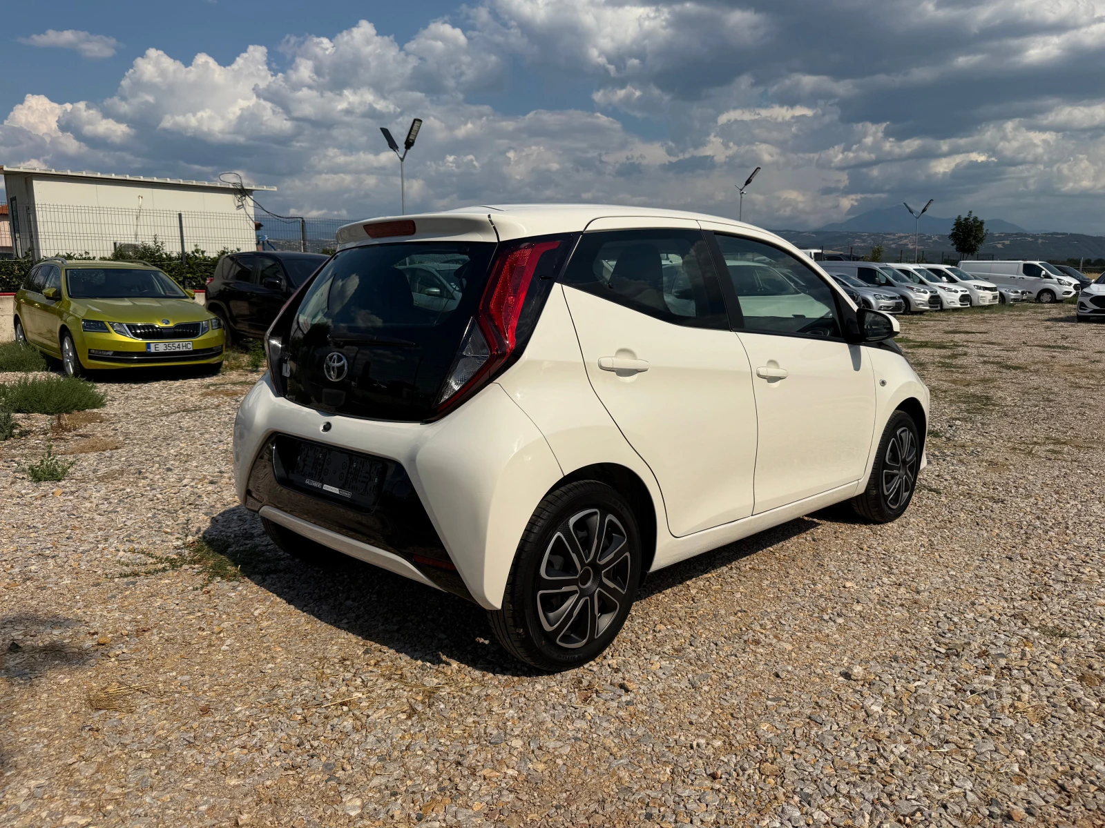 Toyota Aygo 1.0i/Nav/Cam/Euro6 - изображение 2