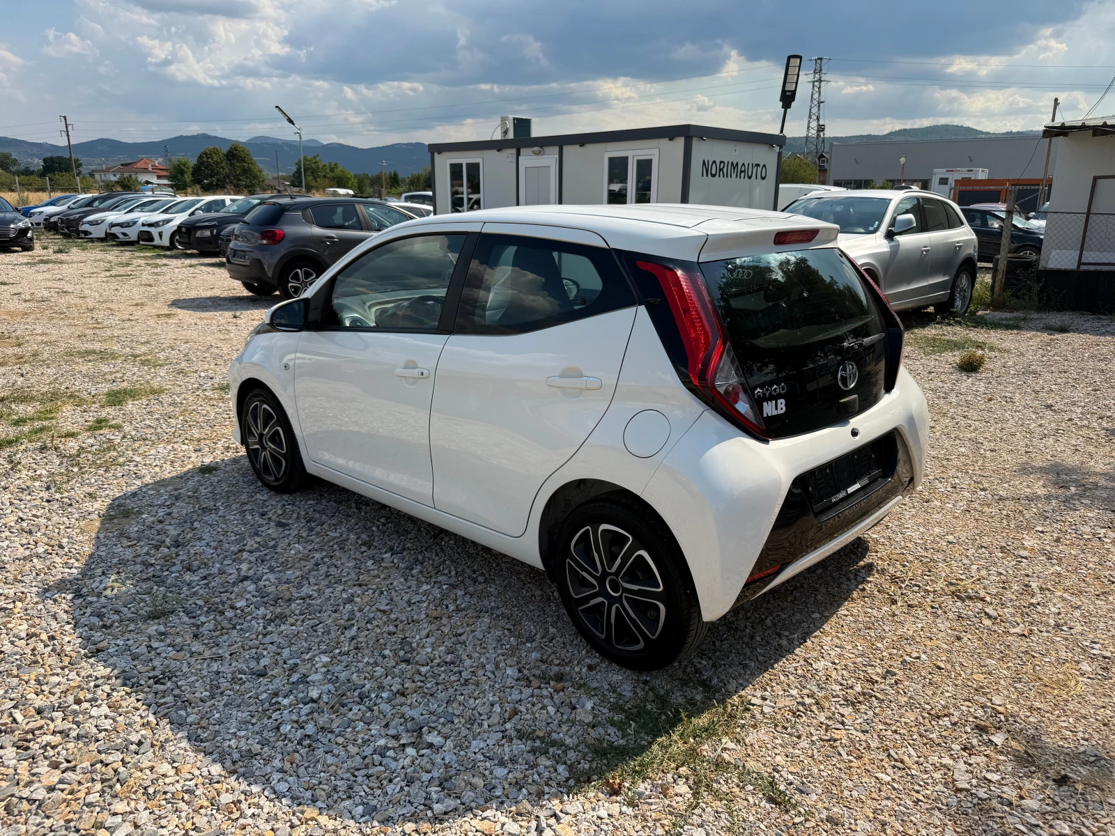 Toyota Aygo 1.0i/Nav/Cam/Euro6 - изображение 4