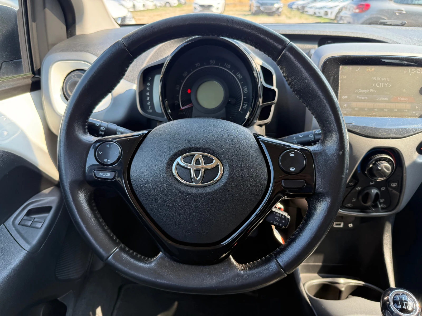 Toyota Aygo 1.0i/Nav/Cam/Euro6 - изображение 10