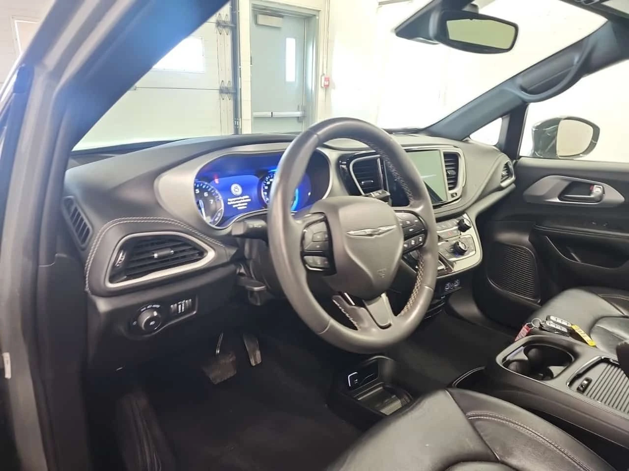 Chrysler Pacifica * TOURING L * BLIND SPOT* КАМЕРА * ПОДГРЕВ* , снимка 10 - Автомобили и джипове - 53953575