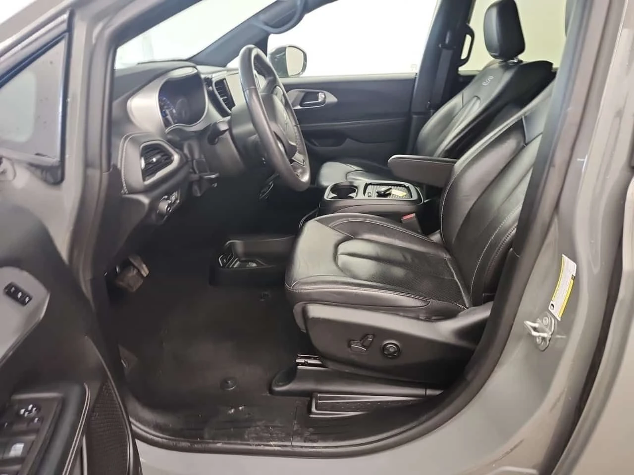 Chrysler Pacifica * TOURING L * BLIND SPOT* КАМЕРА * ПОДГРЕВ* , снимка 5 - Автомобили и джипове - 53953575