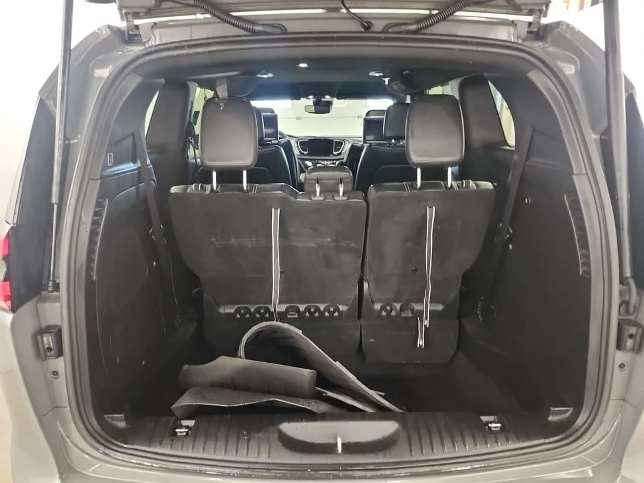 Chrysler Pacifica * TOURING L * BLIND SPOT* КАМЕРА * ПОДГРЕВ* , снимка 15 - Автомобили и джипове - 53953575